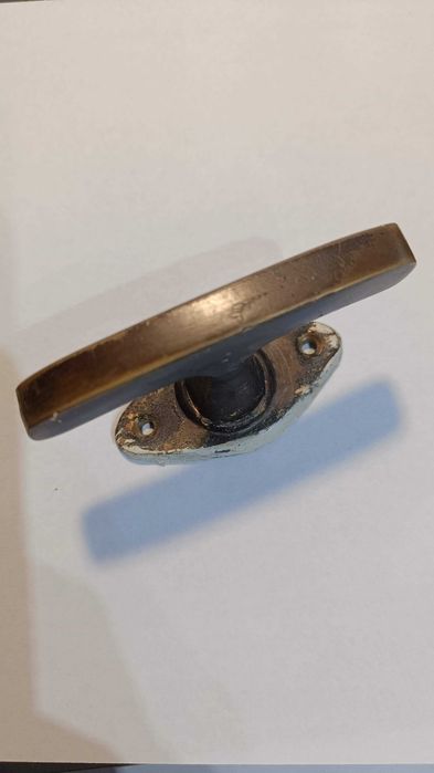 Stare klamki okienne z mosiądzu mosiężne