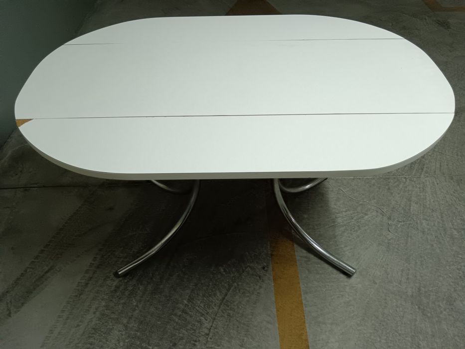 Mesa de cozinha branca