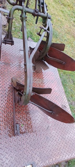 Двокорпусний плуг польський 2 35