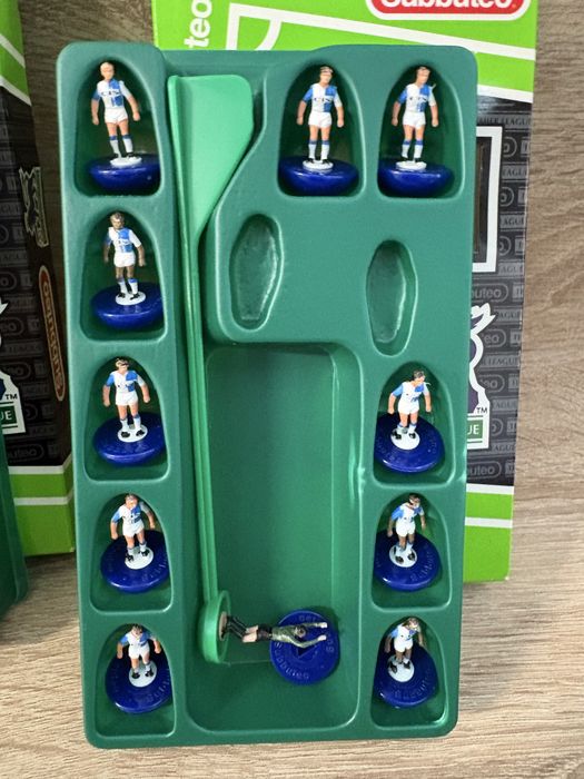 zestaw to kultowa gra planszowa w piłkę nożną Subbuteo