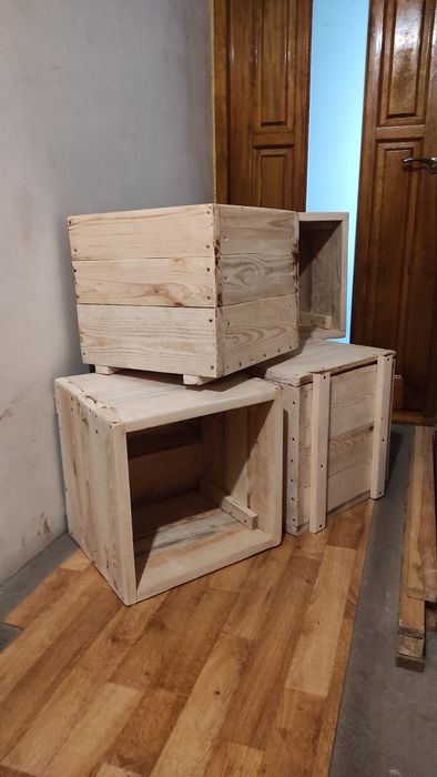 Деревянное кашпо для цветов