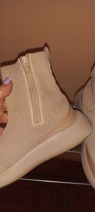 Ботинки кроссовки Zara