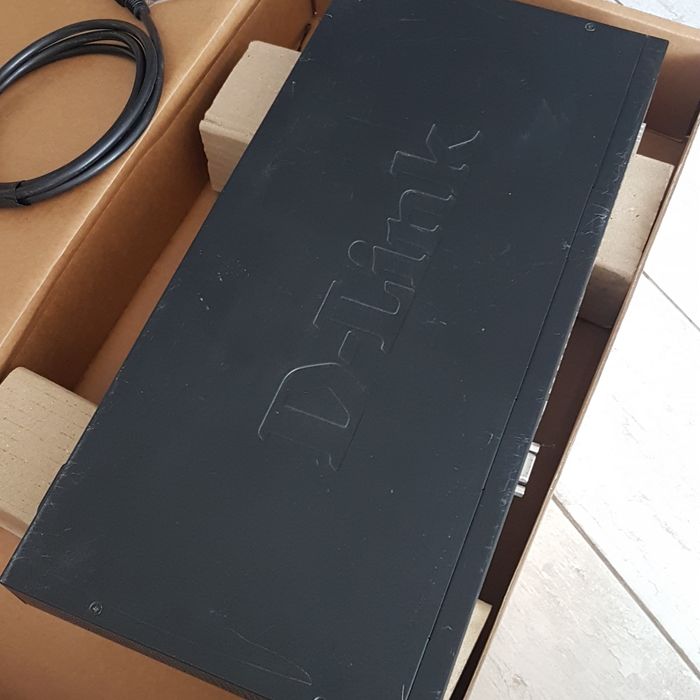 Комутатор світч DES-3028 D-Link свитч