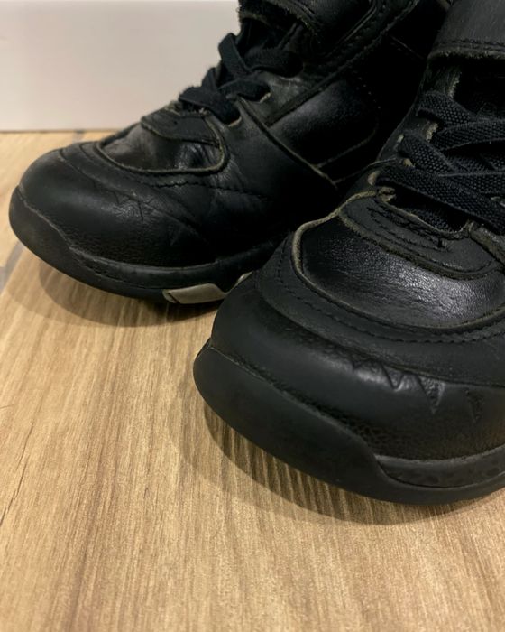 З динозаврами). Шкіряні ботинки Clarks Steggy Stride.