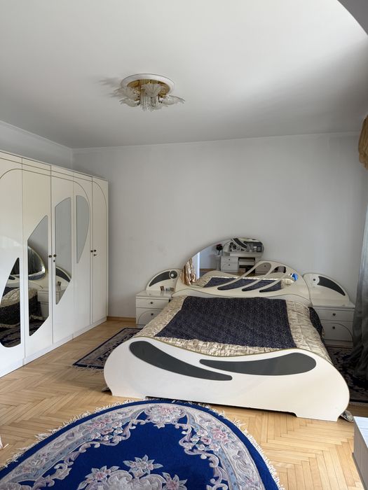 Продається будинок з басейном і сауною