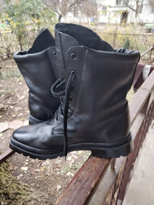 Продам новые кожанные зимние берцы 40 размер