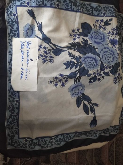 Продаються хустки на голову