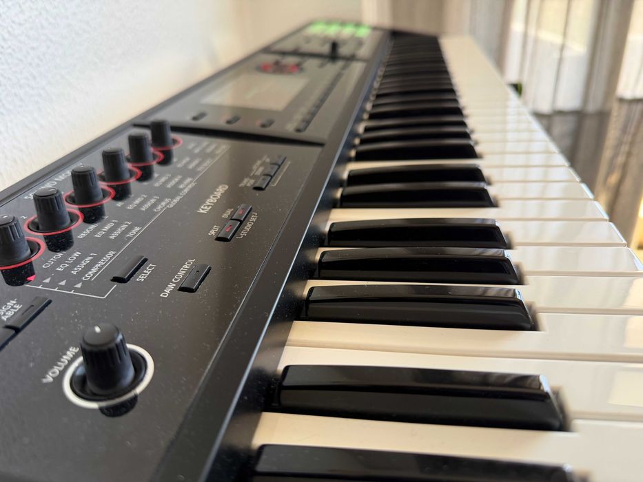 Roland FA‑06 Workstation + Bolsa + Pedal + Suporte em X