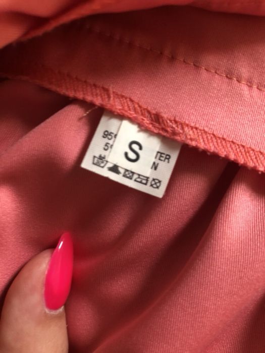 Różowa spódnica rozkloszowana mini