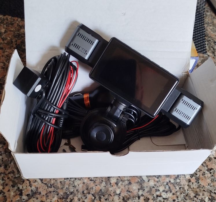 Dashcam com 4 câmaras 12/24v