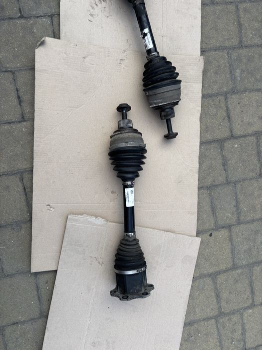 Піввісь передня VAG 4M0407271K Q7, Q8, Touareg, Bentley