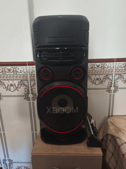 Coluna LG XBOOM ON7 500W Bluetooth com Luzes LED
