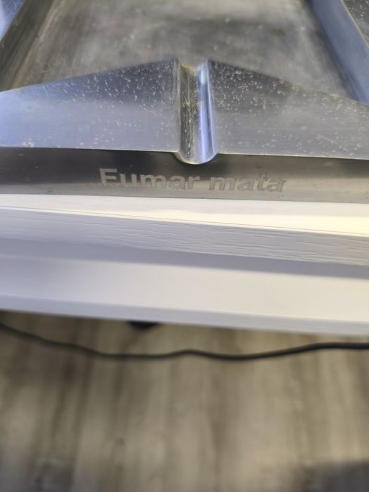 Vendo cinzeiro da marlboro bem pesado (portes incluídos)