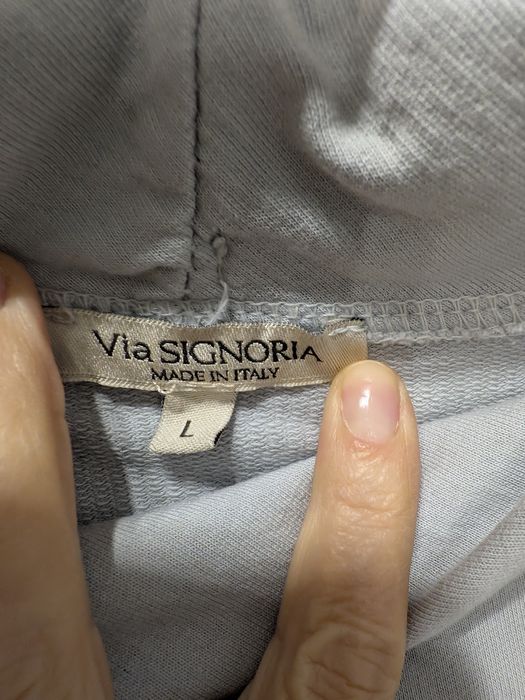 Sukienka z połyskująca aplikacją