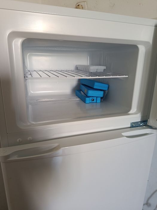 Frigorífico praticamente novo