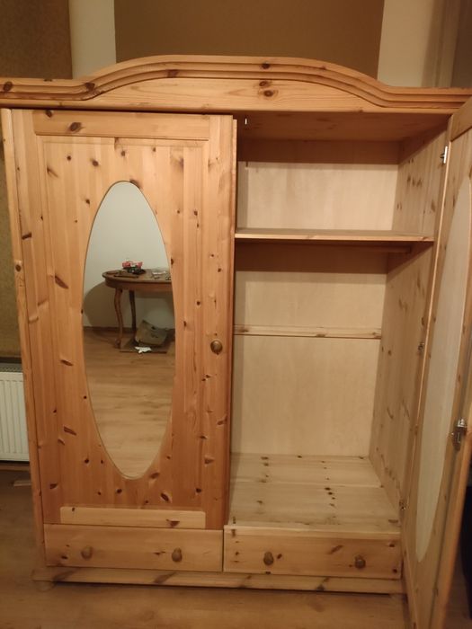 Szafa sosnowa z lustrami