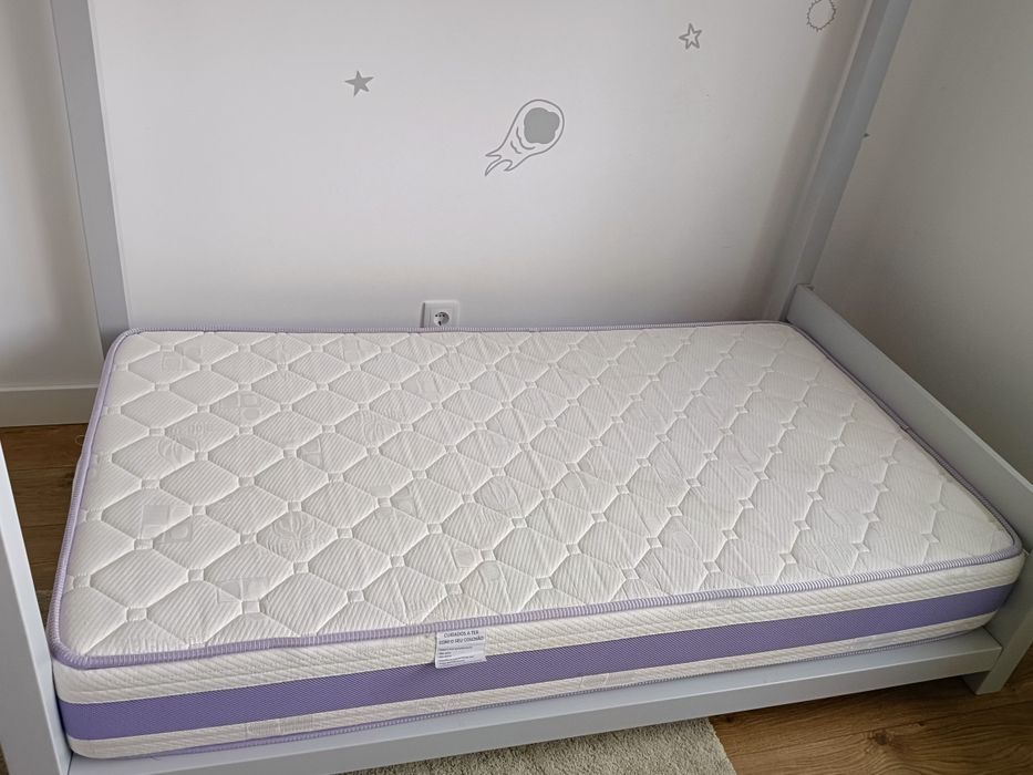 Cama casinha madeira lacada + Estrado + Colchão