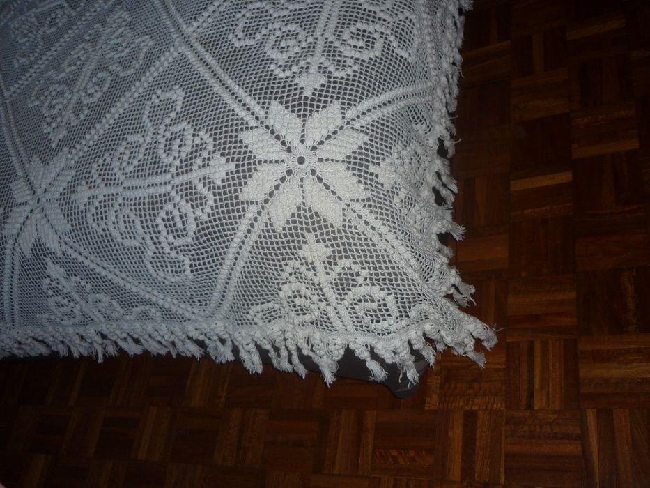 Colcha de renda nunca usada, antiga e feita à mão, cama de casal