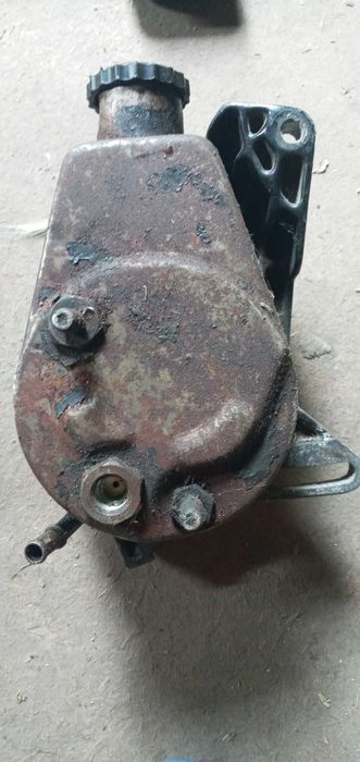 Продам Насос гидроусилителя руля к Renault Safrane