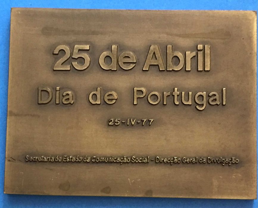 medalha 25 Abril - Secretaria Estado Comunicação Social - 1977