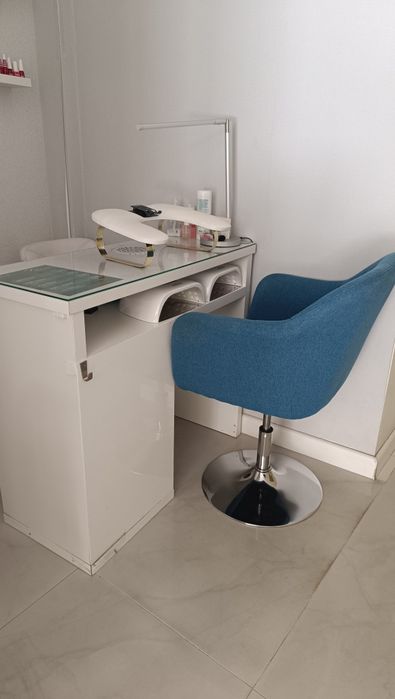 Mesa manicure (oferta cadeiras)