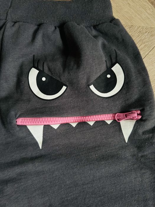 Zombie Dash Spodnie dresowe M Sinsay