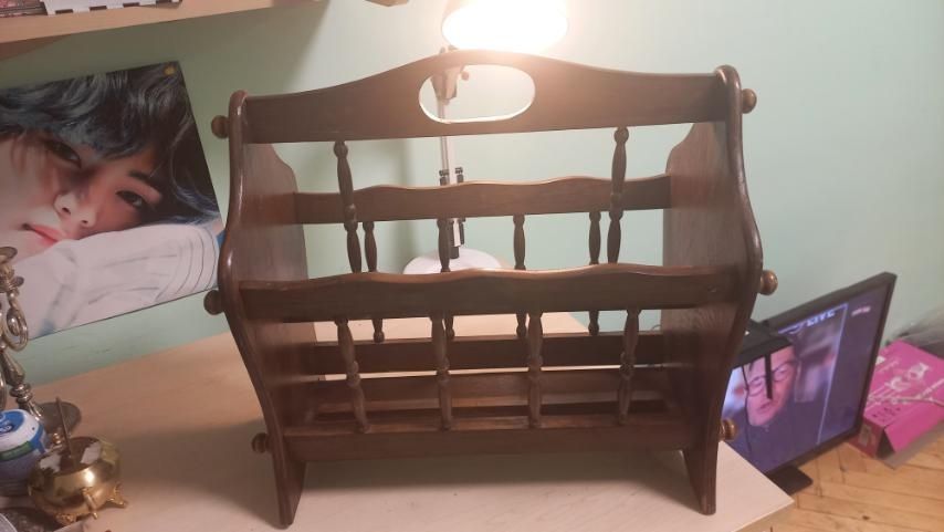 Вінтажна дерев,яна , розбірна газетниця. Німеччина .