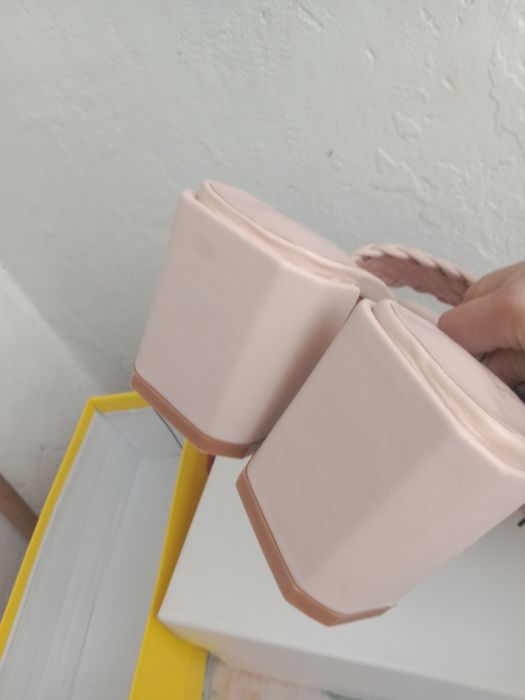 Продаю!Босоножки женские.