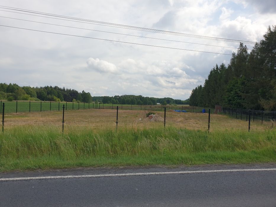 Działka budowlana ogrodzona - More