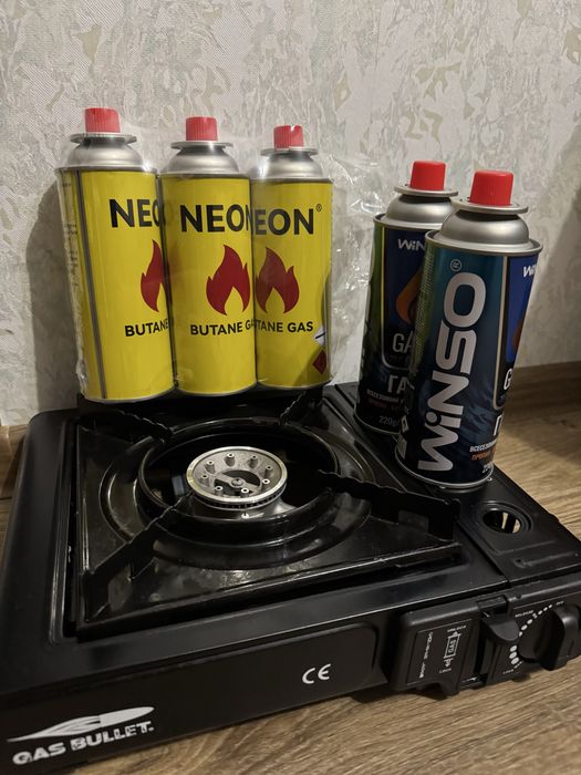 Газова плита+ газові балони (4 повних, 1 полуповний)