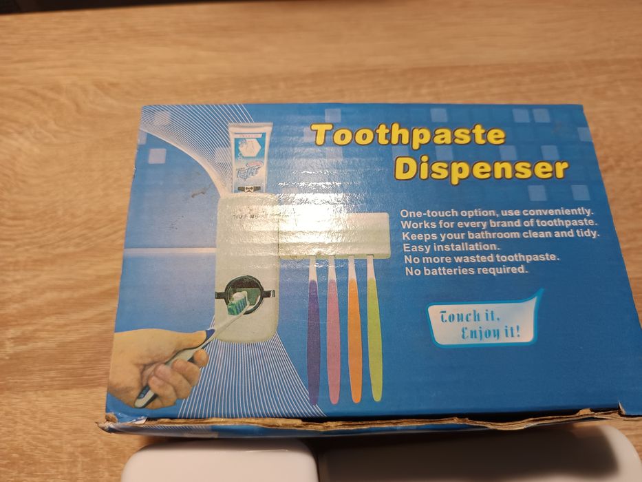 Диспенсер для пасти та щіток