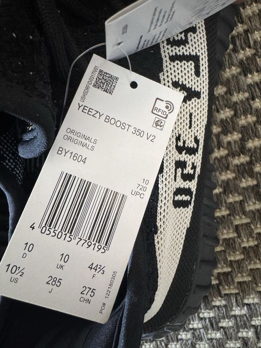 Ténis Yeezy Boost 350 V2