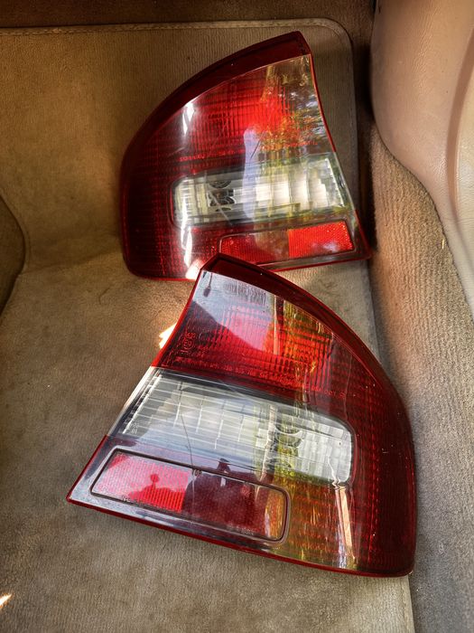 Komplet lamp tylnich Subaru Legacy IV sedan