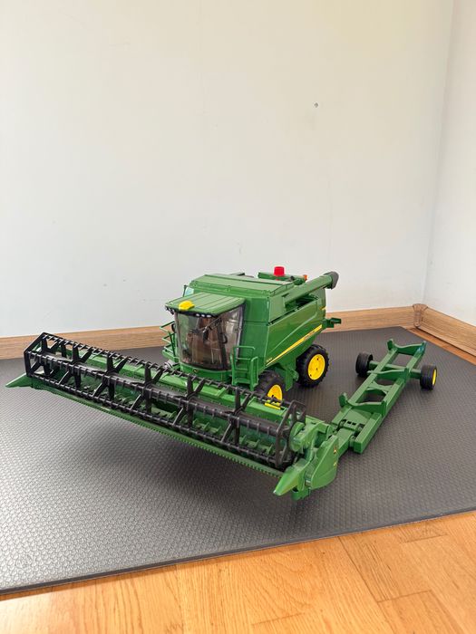Kombajn John Deere T670i Bruder 02132 – Skala 1:16, Stan Idealny + Wózek