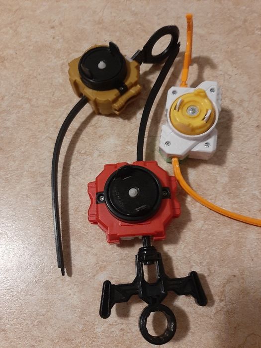 Бейблейды набор и запускатели к ним 3шт. Цена за единицу.