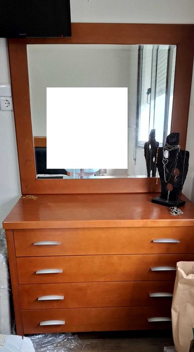 Mobília de quarto casal em madeira