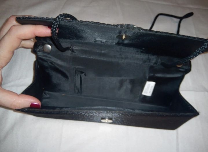 Mala pochete de cerimónia preta com cristais brilhantes