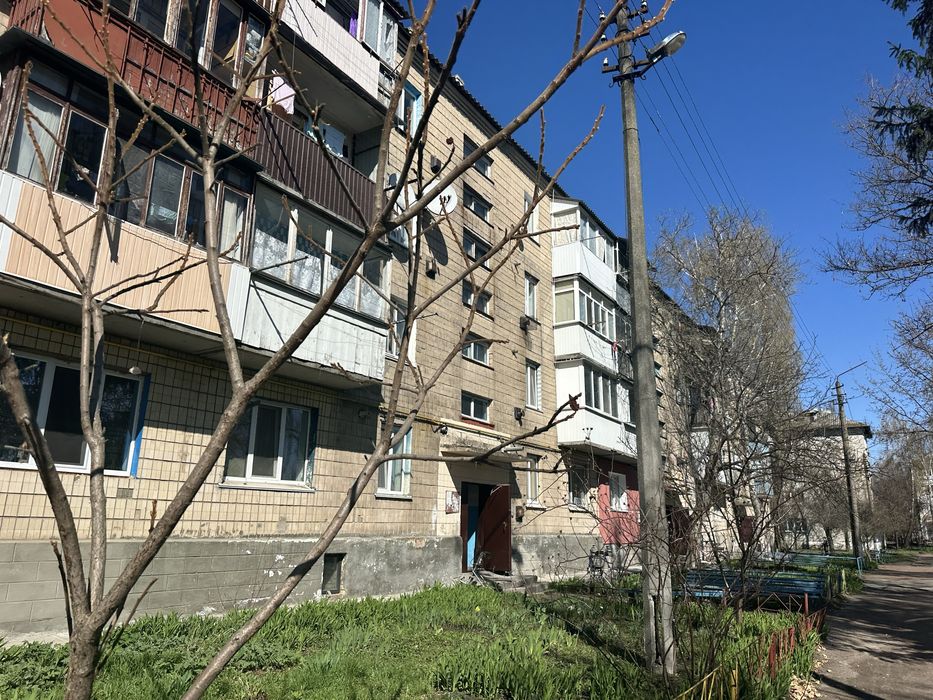 Продаю квартиру Коржі Київська обсласть  площа 61м2, 3-кімнатна квартира 4й поверх індивідуальне газове опалення Житловий стан 29000$