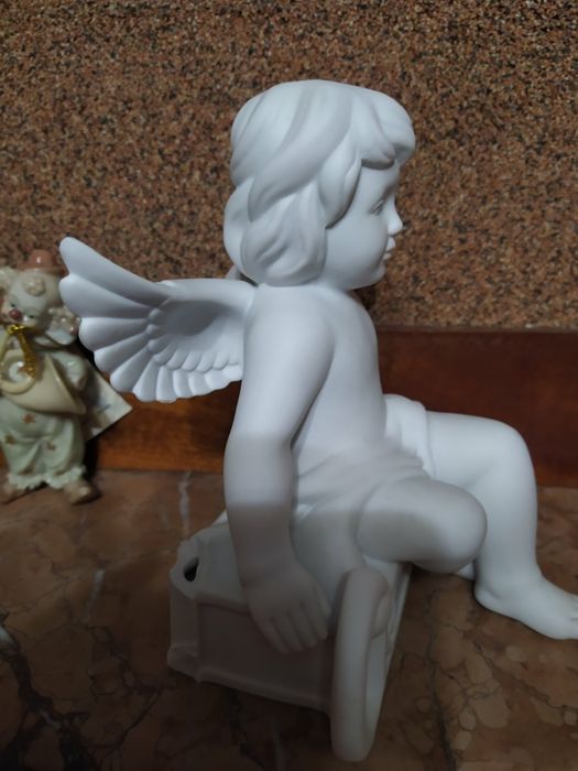 Фарфоровая статуэтка