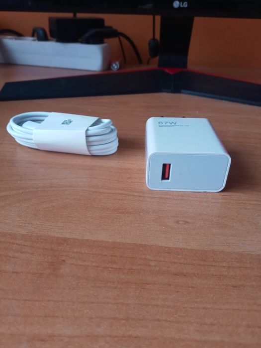 Ładowarka do 67w.  .