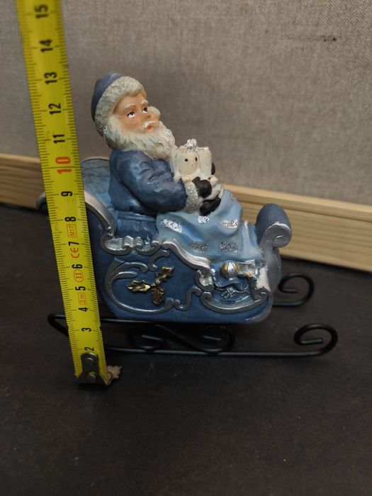 Pai Natal em trenó azul
Figura decorativa de Pai Natal sentado num tre