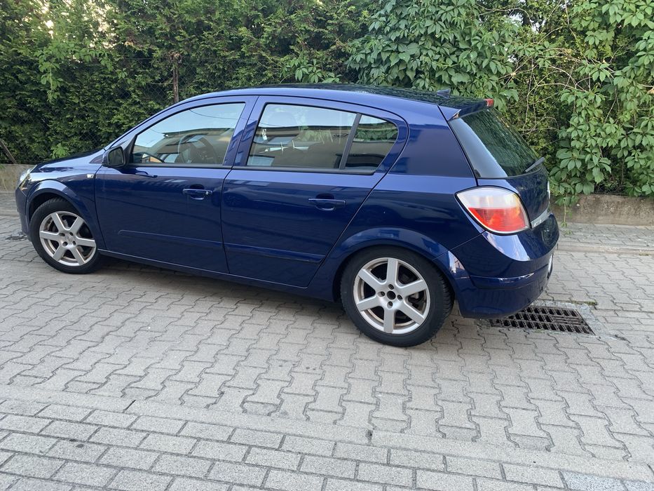 Astra h 2006 rok benzyna