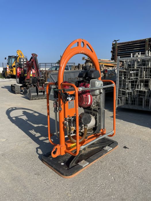 Wynajmę przyzssawke spalinową udzwig 1000kg do plyt betonowych itp