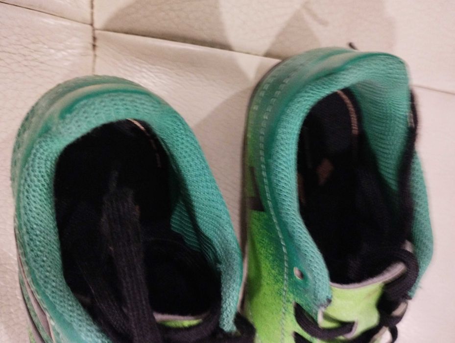 Chuteiras Adidas (tam. 28)