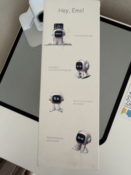 Робот EMO GO HOME