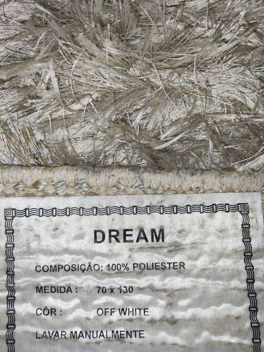 Tapete cinzento claro brilhante