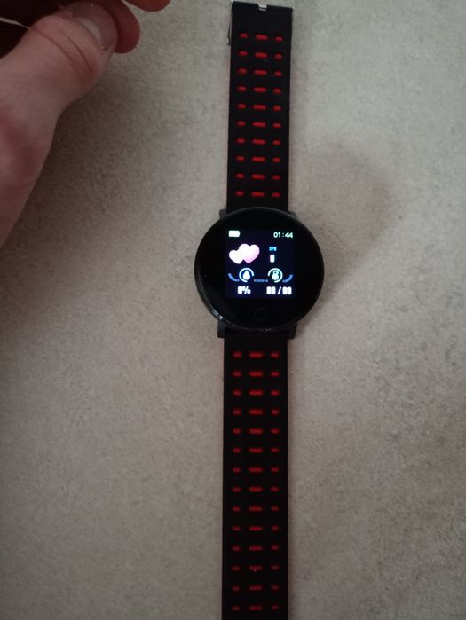 Smartwatch z ładowarką - Funkcje zdrowotne i sportowe - idealny