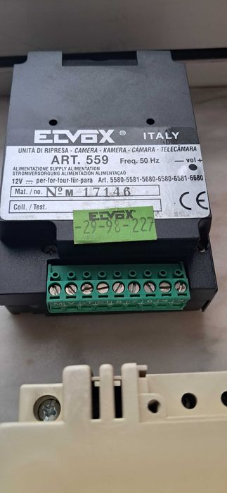Fonte de alimentação 6680 e módulo de câmara 559 da Elvox.