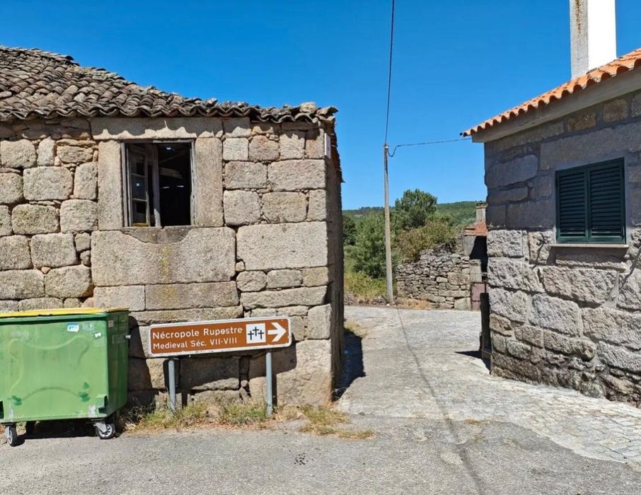 Casa em pedra perto da serra da Estrela