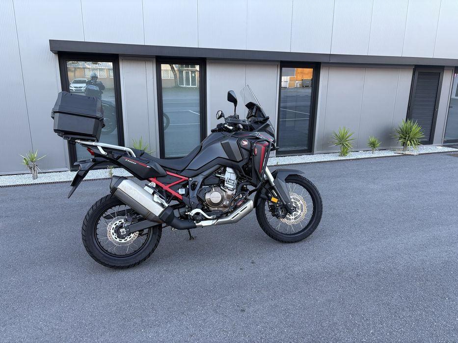 Honda Africa Twin 1100 ( aceito retomas )